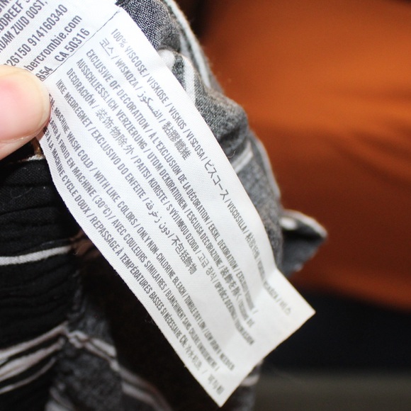 Hollister Black And White Striped Light Weight Culotte Shorts — Size XS - Picture 5 of 5